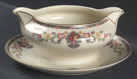 King Cedric Gravy Boat with Attached Underplate