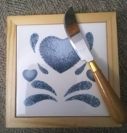 Blue Hearts (Corelle) Wood Frame Trivet with Cheese Spreader