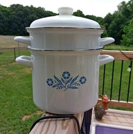 Cornflower Blue 7 Quart Stockpot Metal with Steamer