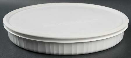 French White 10" Quiche W/Plastic Lid by Corning Corelle