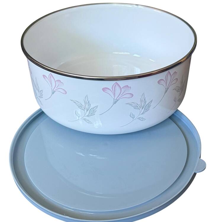 Pink Trio (Corelle) 71/4" Metal Bowl W/Plastic Lid