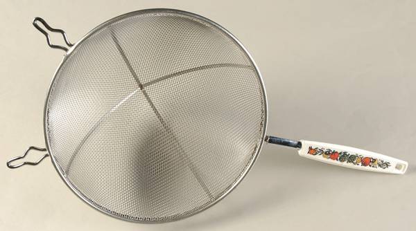 Spice of Life (Centura) Extra Large Handled Wire Strainer