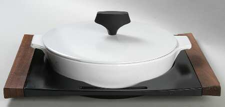 White Coupe 1 Quart Buffet Server with Lid and Metal Cradle