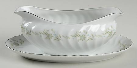 Felicia Gravy Boat with Attached Underplate