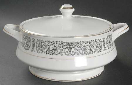 Laurent Round Covered Vegetable