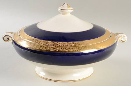 4934 Round Covered Vegetable
