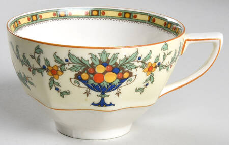 A1476 (Round, Scalloped) Footed Cup
