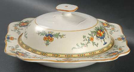 A1476 (Round, Scalloped) Round Covered Butter