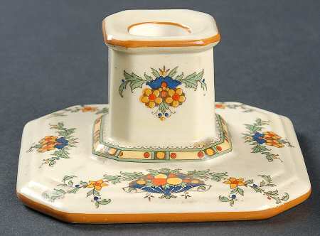 A1476 (Round, Scalloped) Single Light Candlestick