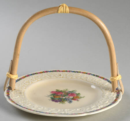 Charm 5 3/8"-5 5/8" Bamboo Handled Serving Plate  HC