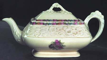Charm Teapot & Lid by Crown Ducal