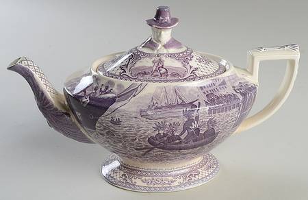 Colonial Times Mulberry (Scalloped) Teapot & Lid