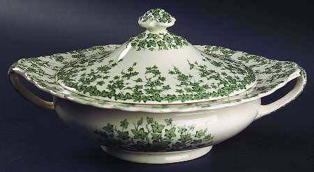 Early English Ivy Green Round Covered Vegetable