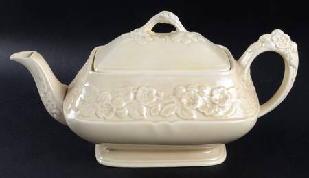 Gainsborough (All White)(Also A Shape) Teapot & Lid