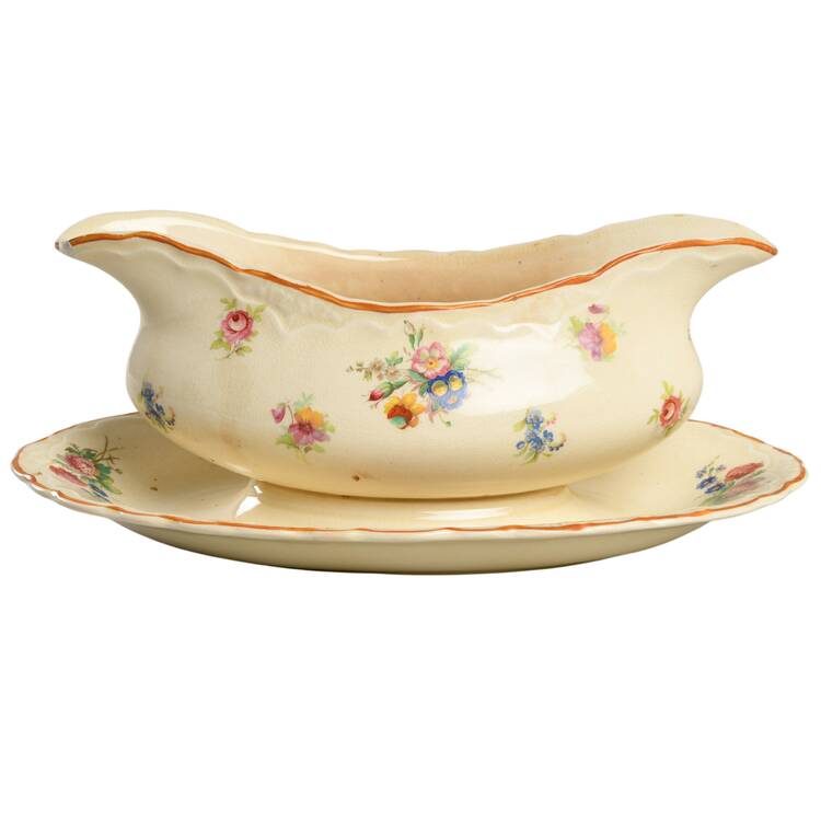 Pinafore Gravy Boat with Attached Underplate
