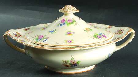 Pinafore Round Covered Vegetable