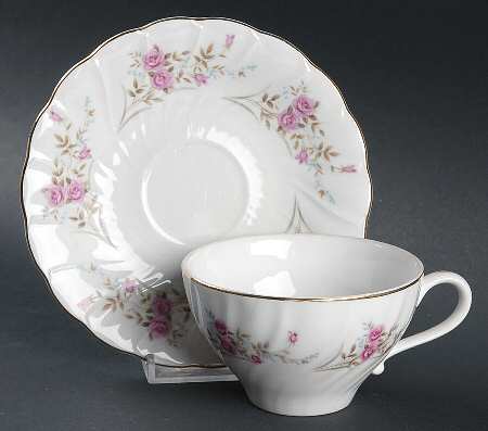 La Belle Flat Cup & Saucer Set