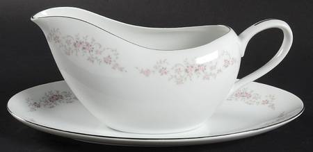 Linda Gravy Boat & Underplate