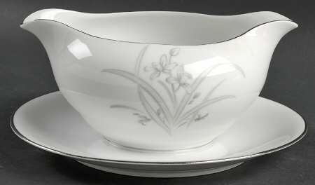 Brigadoon Gravy Boat with Attached Underplate