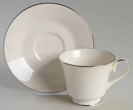 Chantilly Footed Cup & Saucer Set