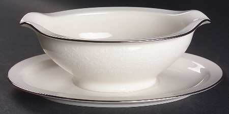 Chantilly Gravy Boat with Attached Underplate
