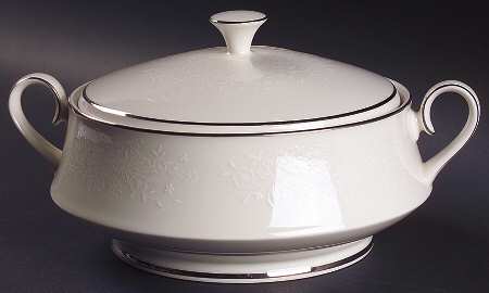 Chantilly Round Covered Vegetable
