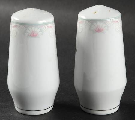 Coquille Salt & Pepper Set