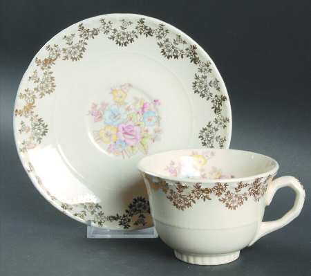 CRO58 Footed Cup & Saucer Set