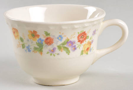 D137 Footed Cup