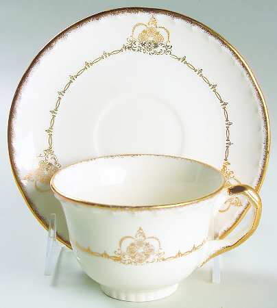 CRO9 Footed Cup & Saucer Set