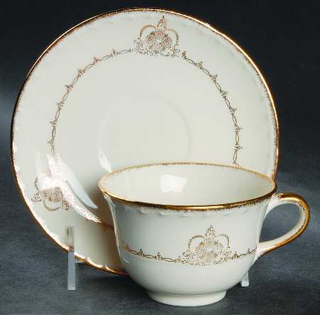 CRO9 Footed Cup & Saucer Set