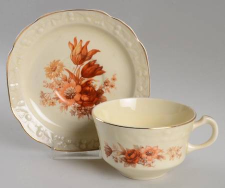 E84 Flat Cup & Saucer Set