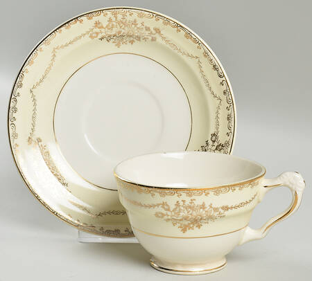 25007 Footed Cup & Saucer Set