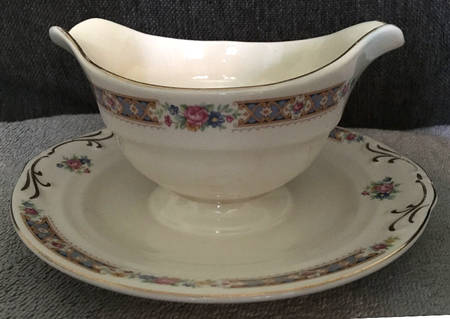 CRP5 Gravy Boat with Attached Underplate