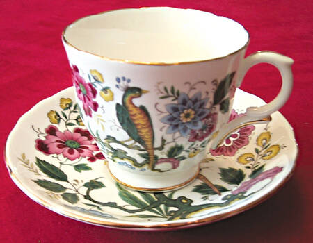 B964 Footed Cup & Saucer Set