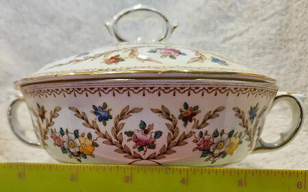 F15744 Round Sauce Boat & Lid