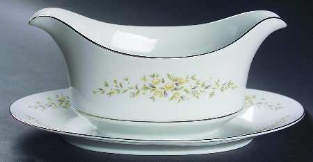Carolyn Gravy Boat with Attached Underplate