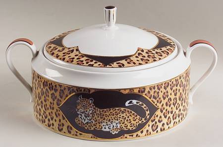 Amazonian Jaguar 2.5 Qt Round Covered Casserole