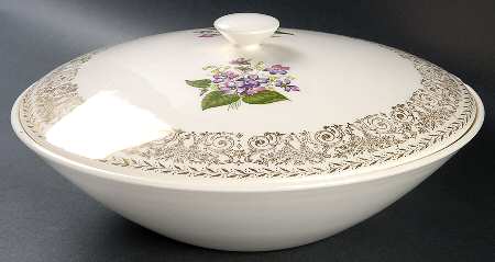 Springviolet Round Covered Vegetable