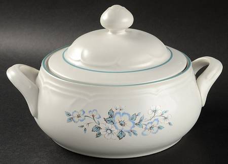 Ashberry 1.75 Qt Round Covered Casserole