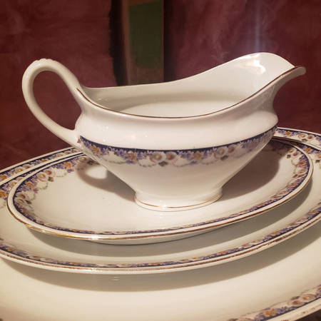 CZE3 Gravy Boat & Underplate