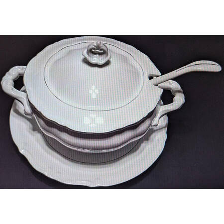 Contessa Tureen & Lid w/Ladle & Underplate