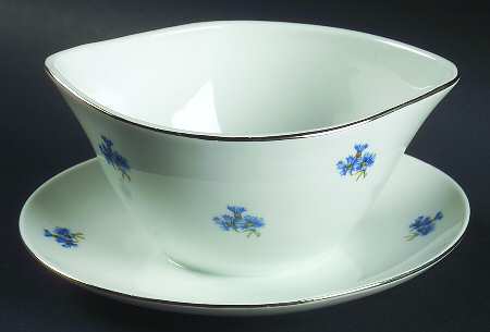 Karen Gravy Boat with Attached Underplate