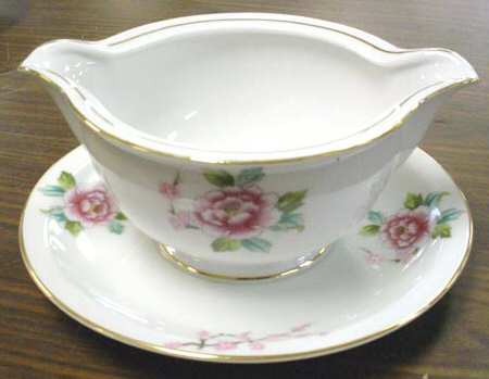 Yorktown Gravy Boat with Attached Underplate