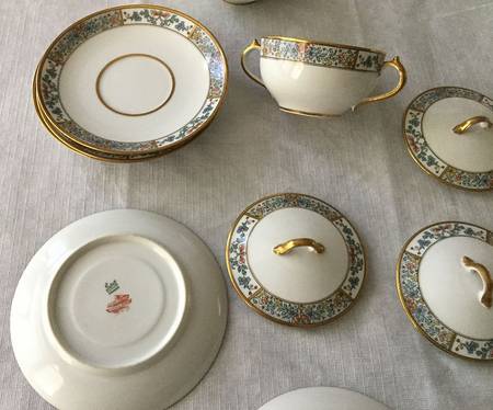 Schleiger 1356 Cream Soup Bowl & Saucer Set with Lid
