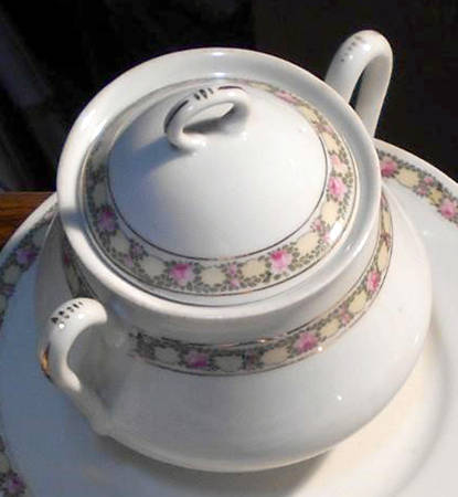 CAR43 Sugar Bowl & Lid