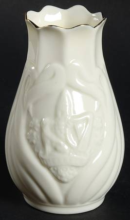 Vases Belleek Emblem Spill Vase