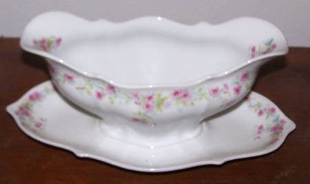 CTI34 Gravy Boat with Attached Underplate