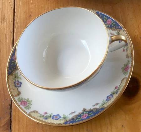 CRG28 Flat Cup & Saucer Set