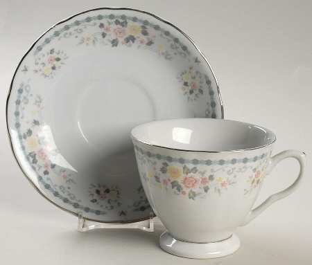 GID165 Footed Cup & Saucer Set